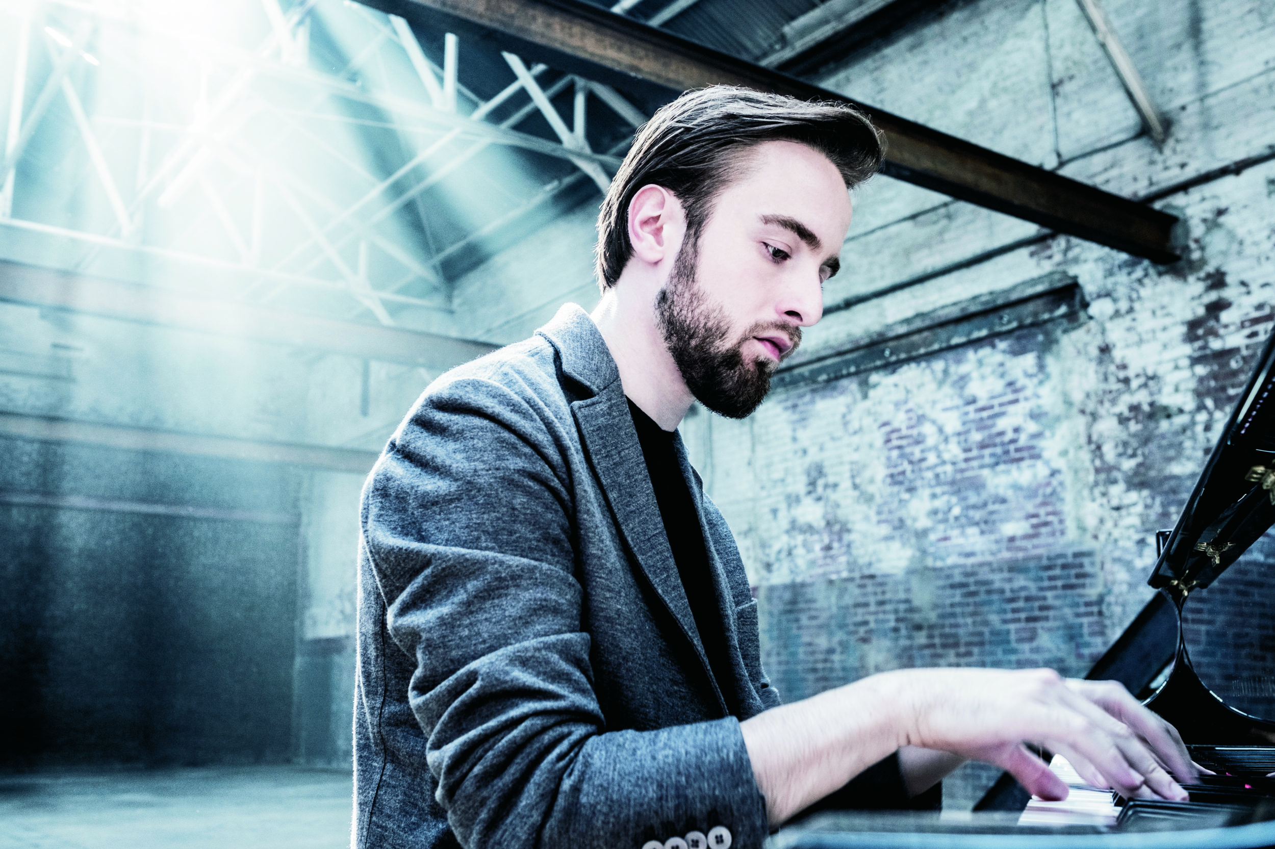 Header image of page : TRIFONOV & FRIENDS 