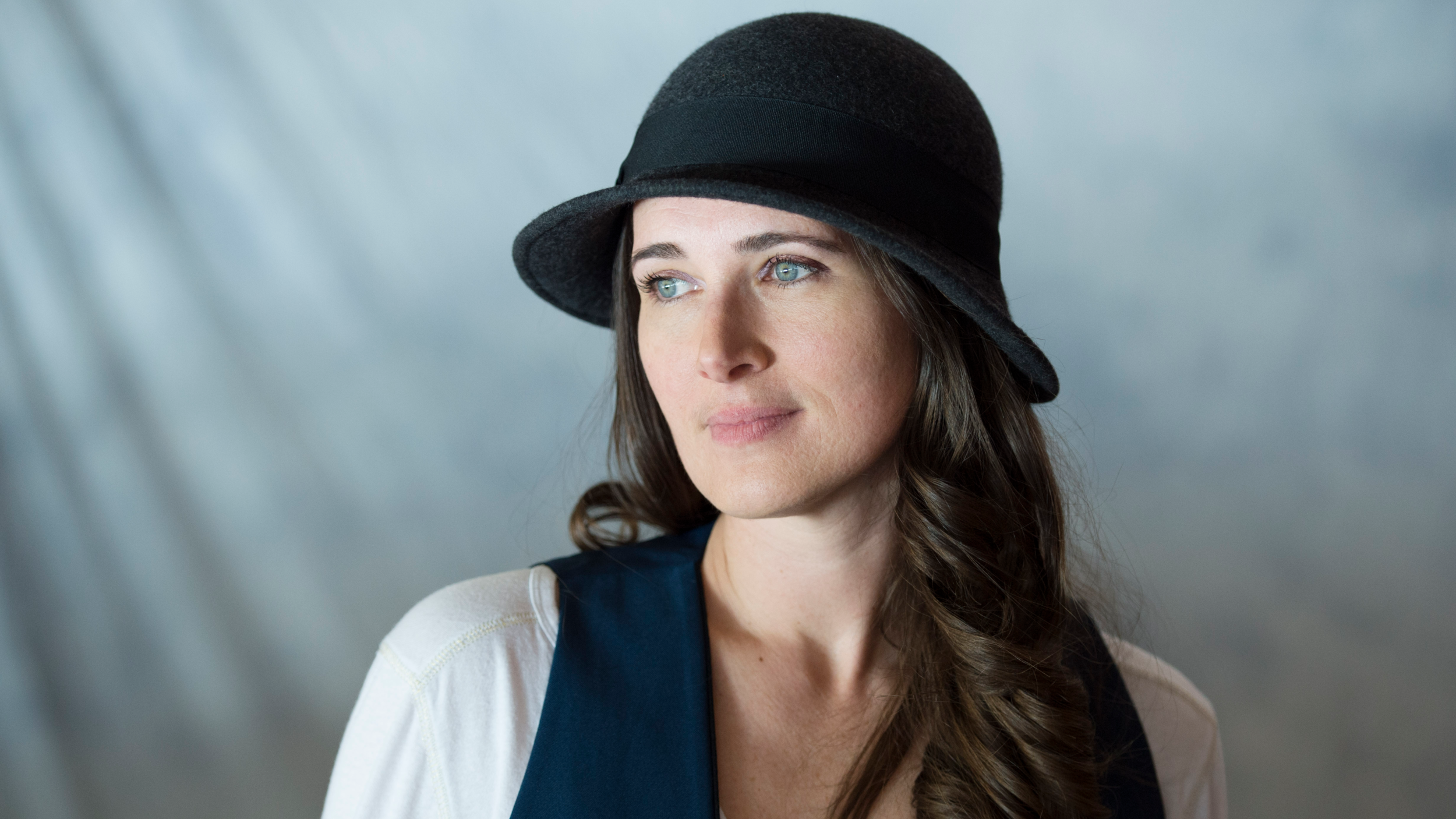 Header image of page : ALEXIS MILLIGAN / STAGE PRESENCE